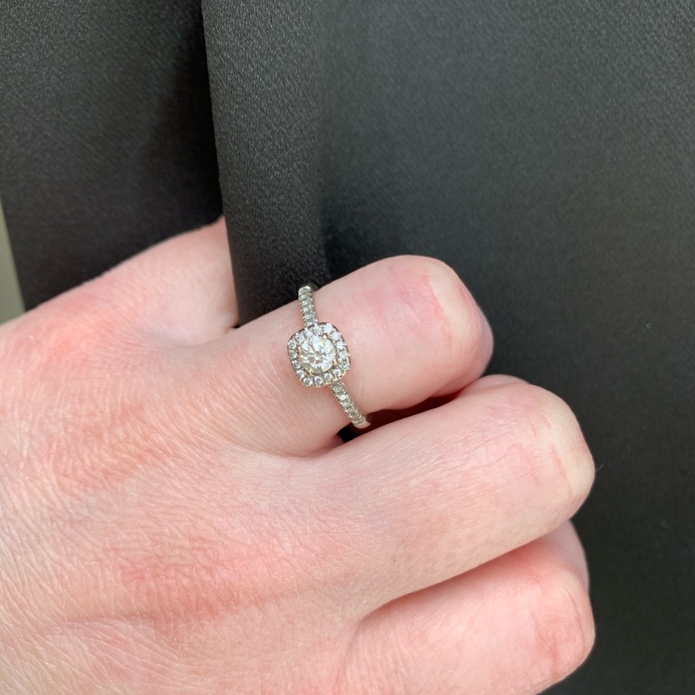 Diamond engagement ring